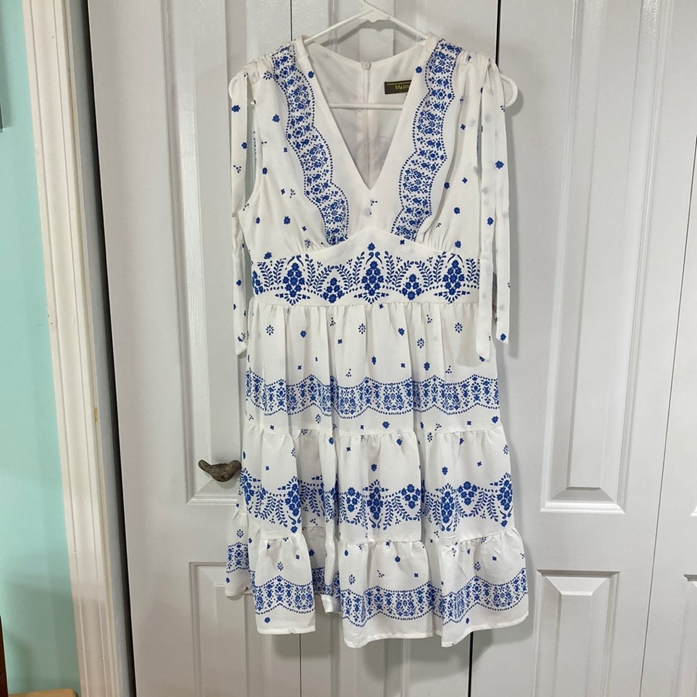 NWT Melonie T white and cobalt blue midi dress with cute bow tie shoulders.